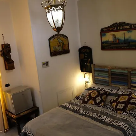 Alojamento de Acomodação e Pequeno-almoço Casa Marina Nápoles