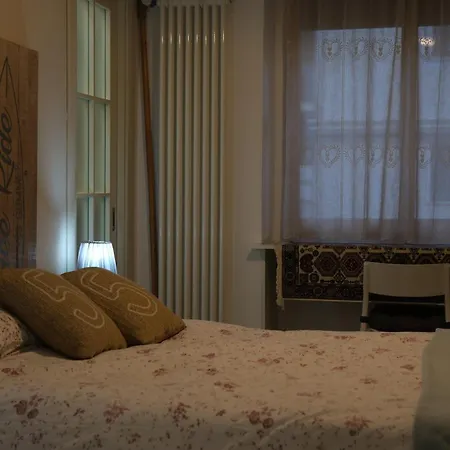 Alojamento de Acomodação e Pequeno-almoço Casa Marina Nápoles